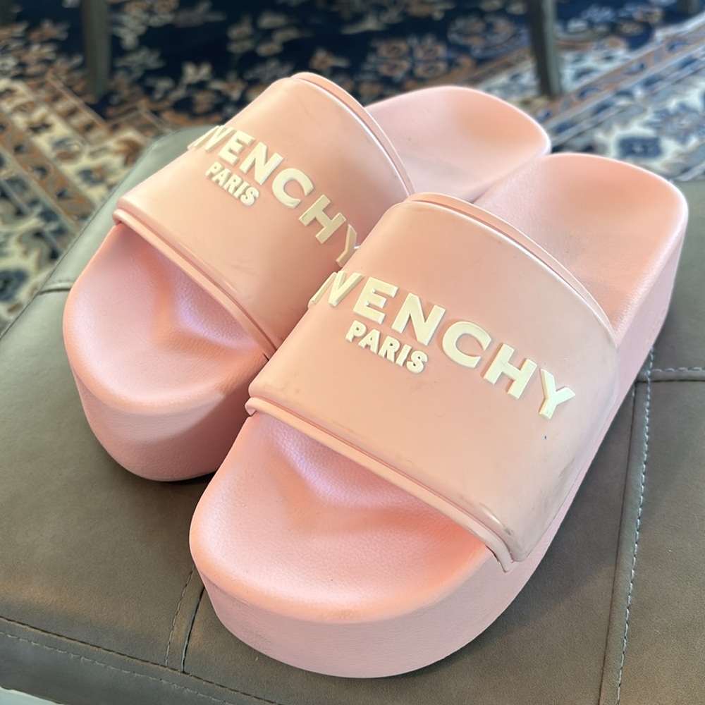 PINK GIVENCHY SLIDES ✨